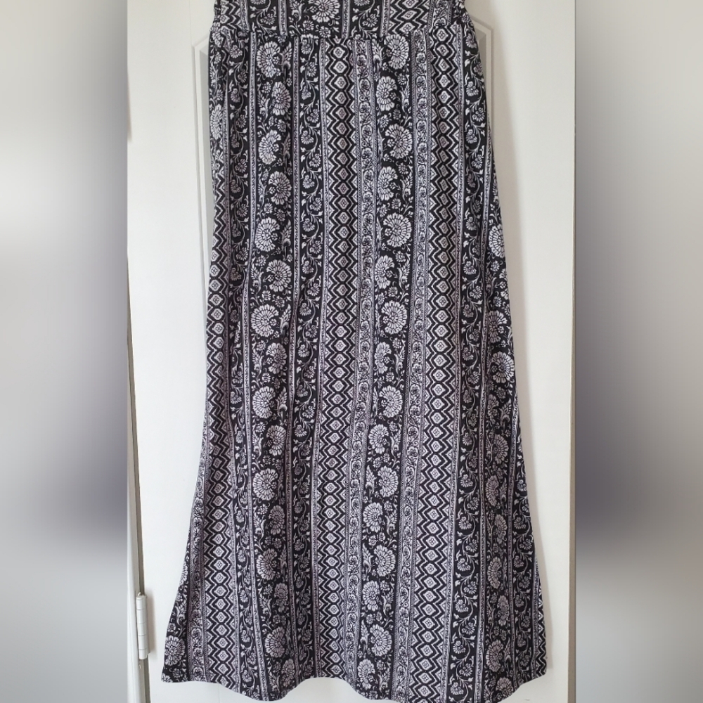 Joe B Black and white Floral maxi skirt